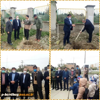 کاشت نهال به مناسبت هفته درختکاری با حضور ریاست و جمعی از کارکنان دانشکده به همت شهرداری کردکوی