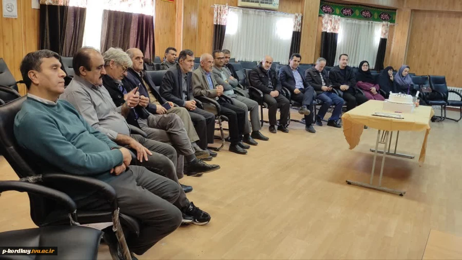 بازنشستگی دو تن از کارکنان 8