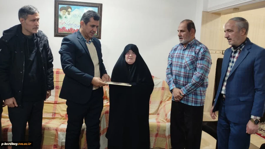 دیدار با مادر شهید قنبر علی فراتی 4