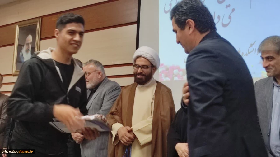 برگزاری همایش روز دانشجو 8